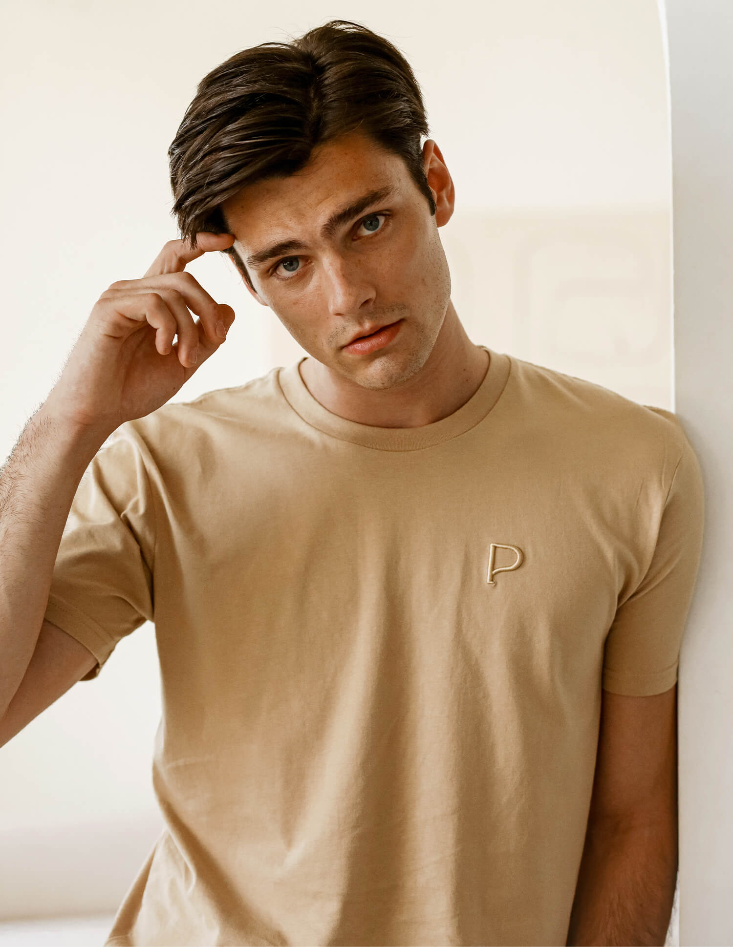 T-shirt The Enzo — detalhe do tecido e logótipo