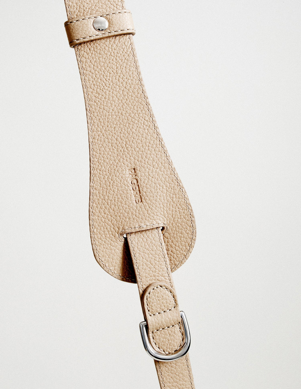 The Tascher — Trela em Pele da PAGERIE em cor bege Sand — detalhe do acabamento