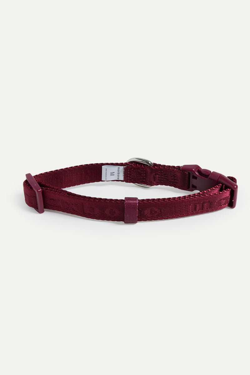 Coleira Signature Collar premium da Maxbone em Cherry Cola — detalhe da textura (02)